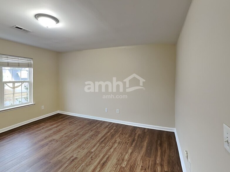 Building Photo - 4613 Cades Cove Dr