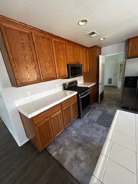 Building Photo - 9744 Sierra Madre Rd