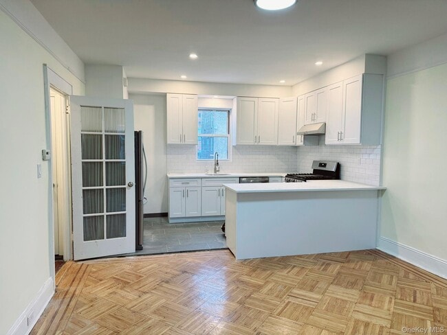 Building Photo - 68-11 Dartmouth St