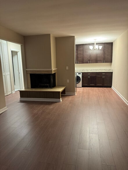 Building Photo - 2260 N Summit Ave