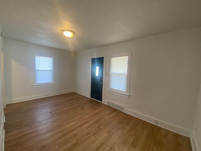 Primary Photo - Spacious 2 Bedroom Home At A Great Price!