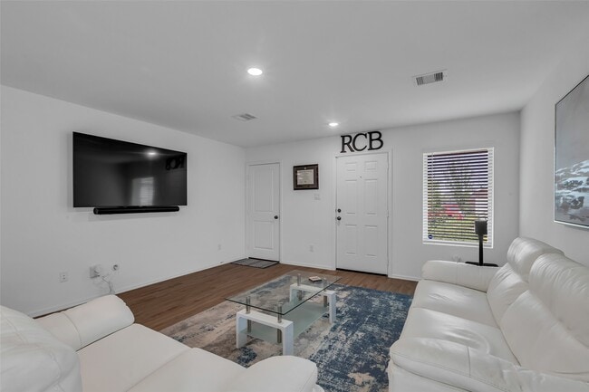 Building Photo - 4154 Saltillo Lakes Dr