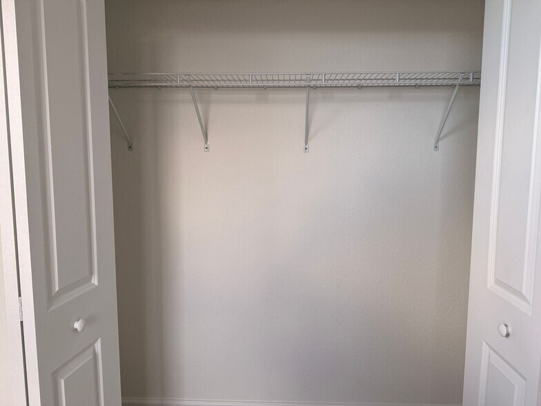 Building Photo - 2954 SE 23rd Ave