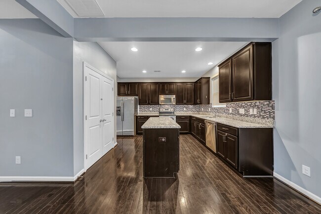 Building Photo - 507 Mt Carmel Rd