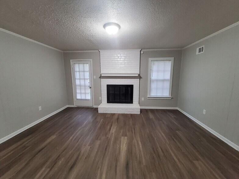 Building Photo - 3979 Longsneck Ave