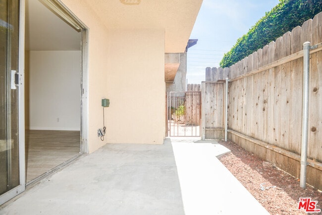 Building Photo - 2602 Carnegie Ln
