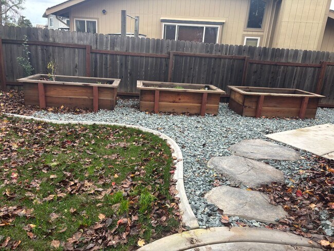 Building Photo - Beautiful Fair Oaks 4/2!  BIG HOUSE  **See details below for viewings**