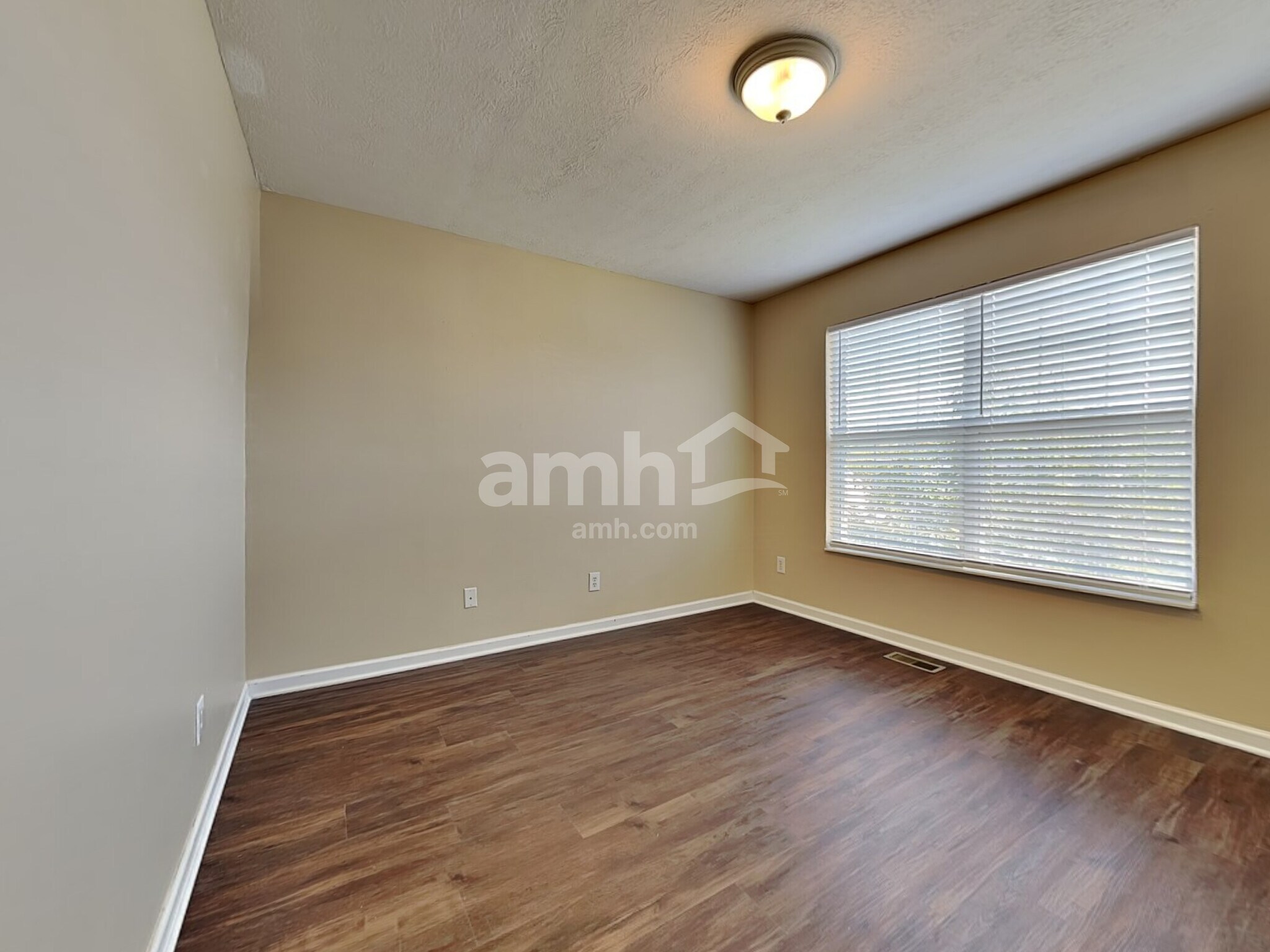 Building Photo - 4317 Aylesbury Dr