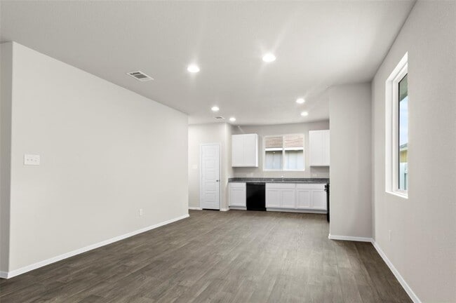 Building Photo - 220 Backwater Rd