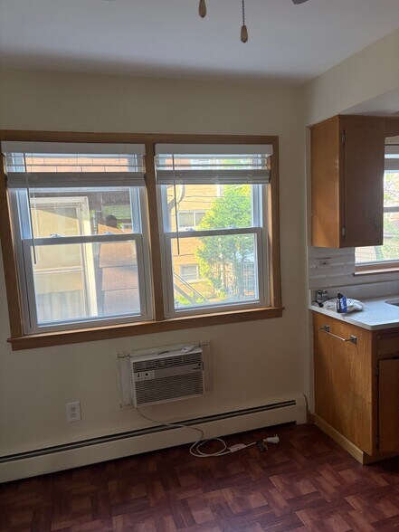 Building Photo - 3500 S Oak Park Ave