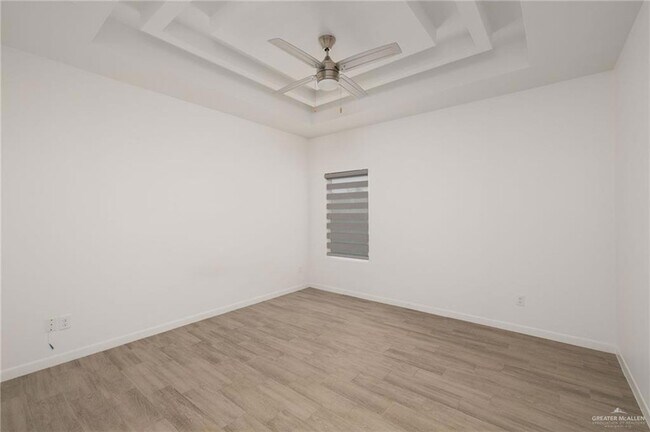 Building Photo - 308 W Campeche Ave
