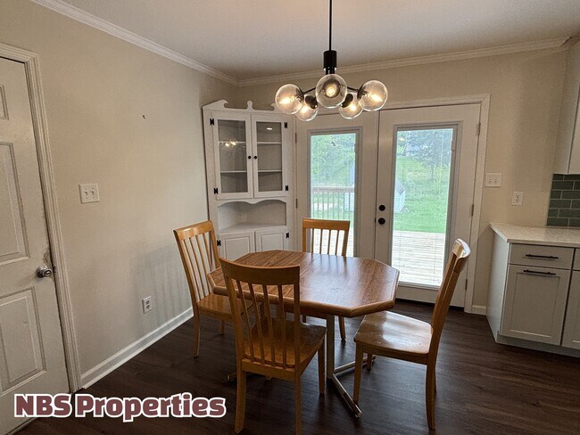 Building Photo - 7404 Foxglove Ln