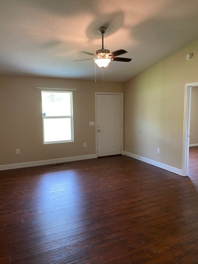 Building Photo - 1120 Fourth St