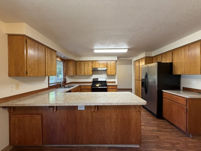 Building Photo - 5505 SW 149th Ave