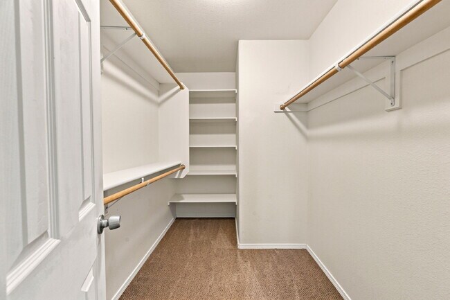 Building Photo - $2,395.95, 4 bed, 3.5 bath located in Colorado Springs with Central AC.