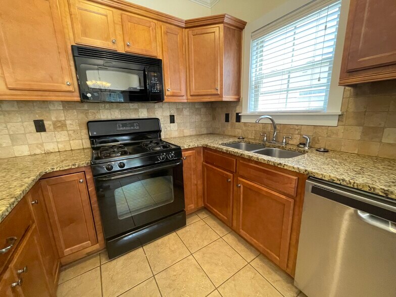 Kitchen - 3947 River Pointe Ln