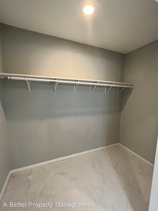 Building Photo - 3 br, 3 bath House - 717 Pinewood Dr