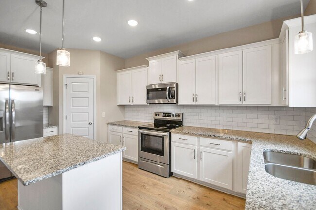 Building Photo - Pet Friendly Four Bedroom!