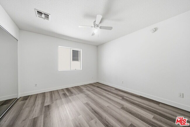 Building Photo - 6616 Sylmar Ave