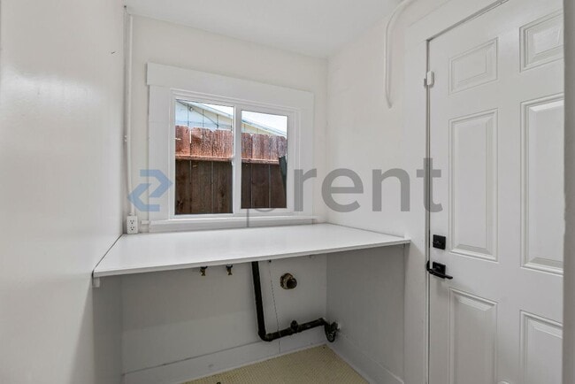 Building Photo - 3226 Star Ave