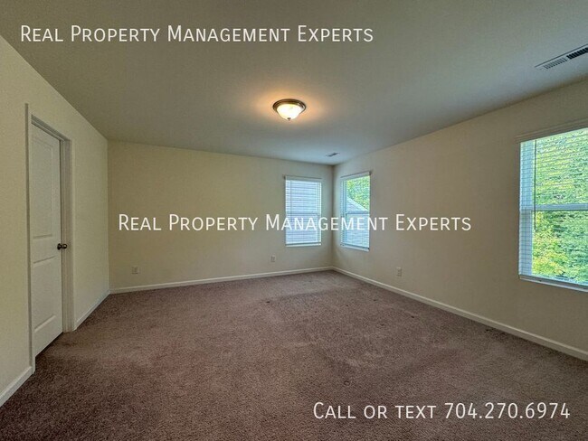 Building Photo - 3227 Selwyn Landing Dr