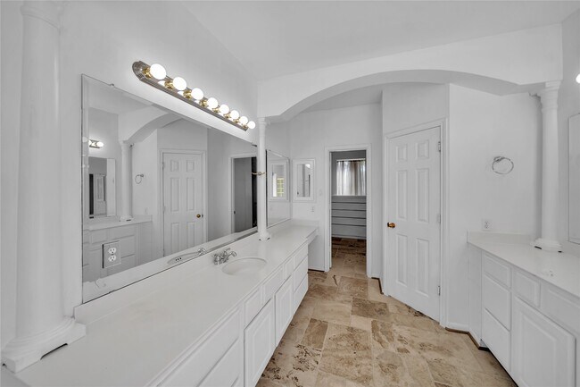 Building Photo - 1423 Meadow Lakes Dr