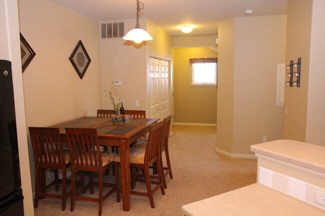 Building Photo - 2421 Owens Ave