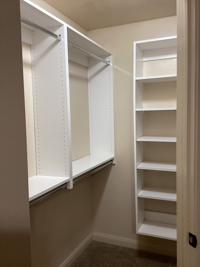 Building Photo - 340 1425 N St