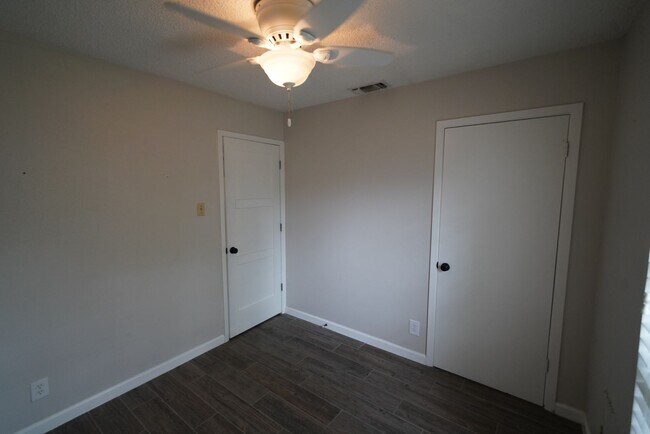 Building Photo - Updated home in established Schertz Neighb...