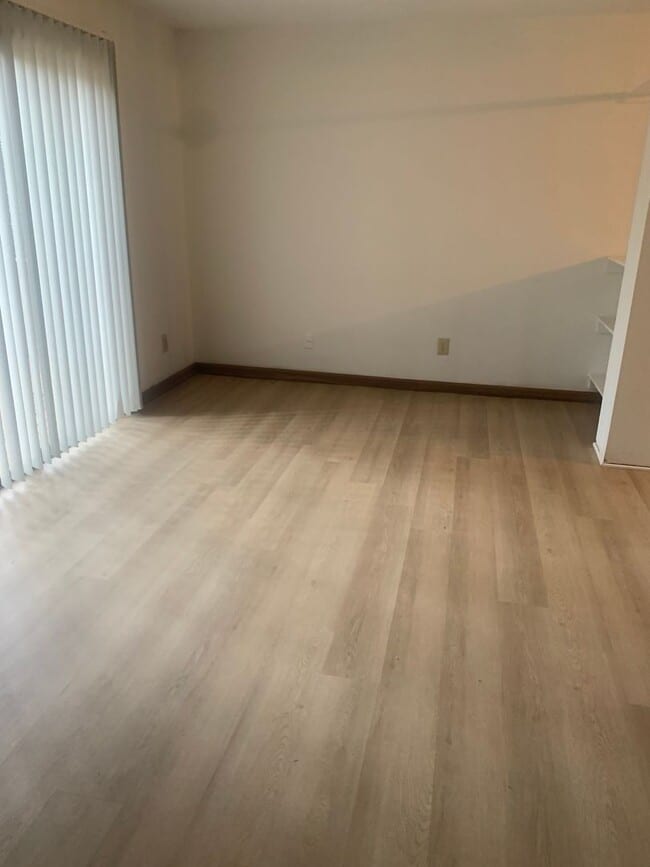 Building Photo - 4808-4810