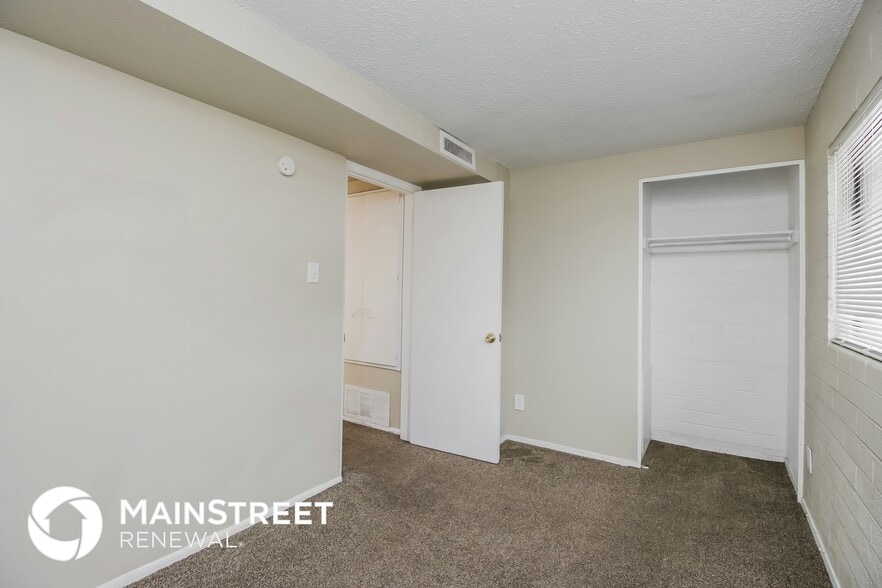 Building Photo - 2629 N 49th Dr