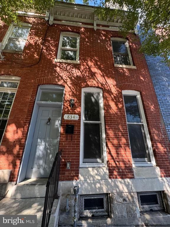 Building Photo - 834 N Washington St