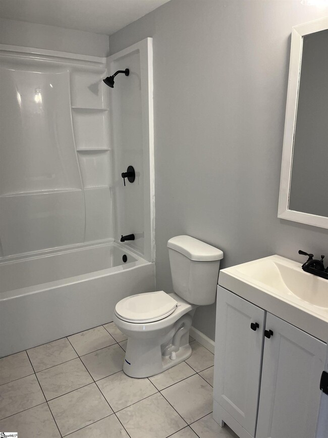 Building Photo - 107 Bennett St