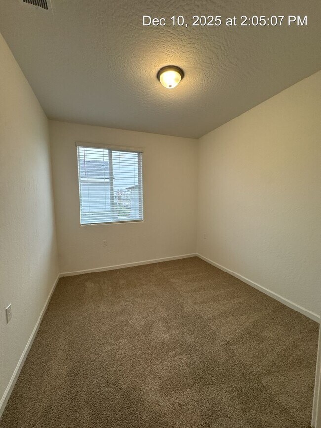 Building Photo - Newly built Home!