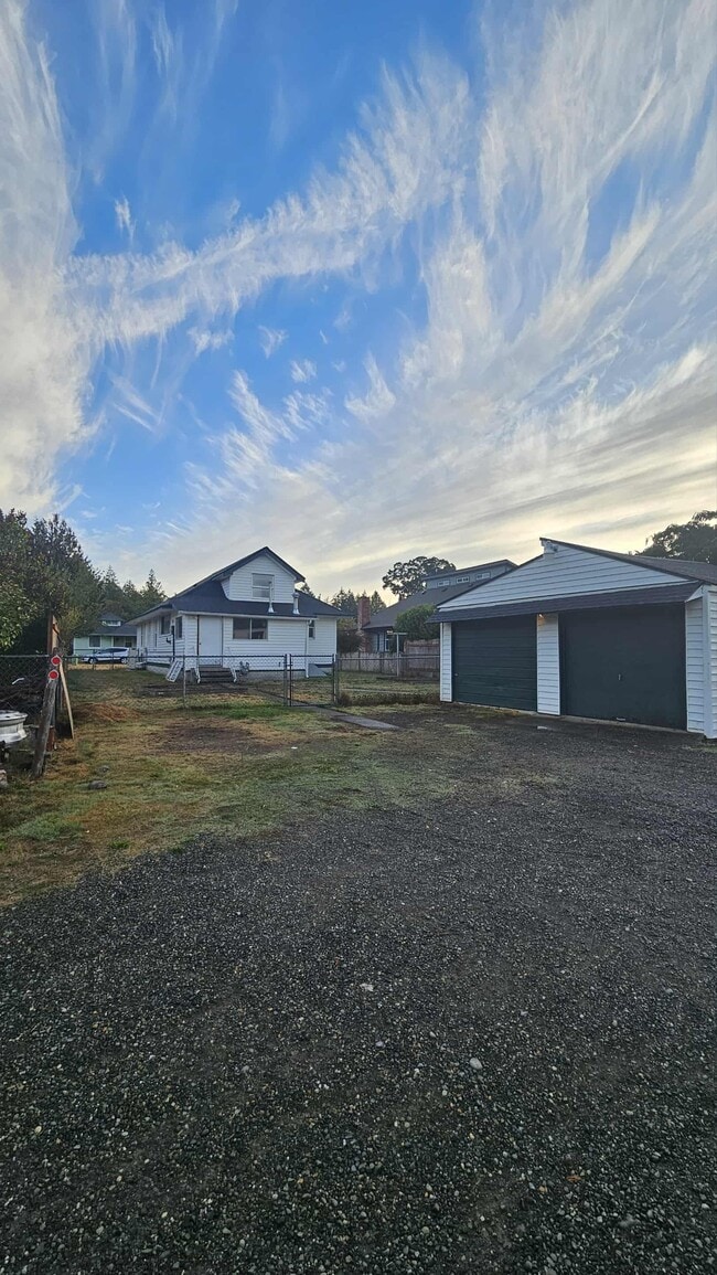 Building Photo - 602 Louviers Ave