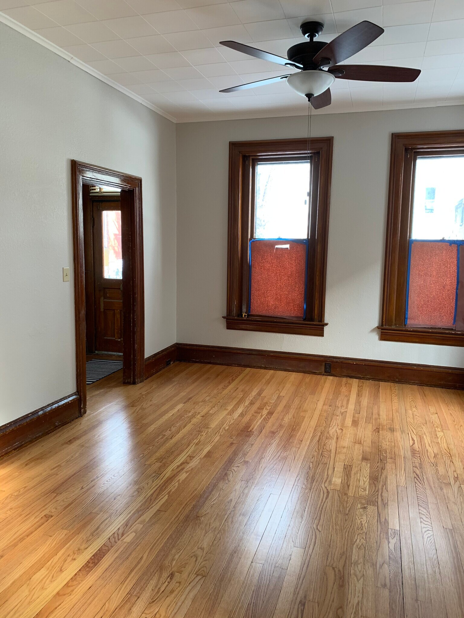 Living room - 1329 Jackson St