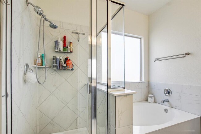 Building Photo - 205 Travers Stake Trl