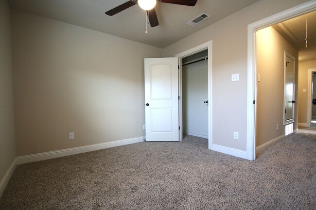 Building Photo - ((Pay NO RENT Until Jan 2026!)) Little Piece of HEAVEN~3/2.5 Home w/ Open GOURMET Kitchen/ ALL Gr...