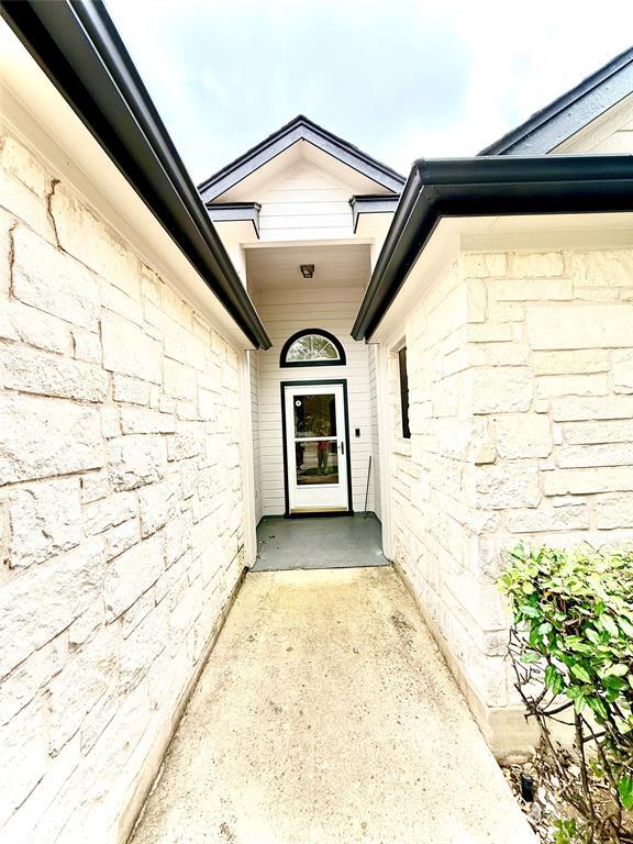 Building Photo - 206 Sunshadow Dr