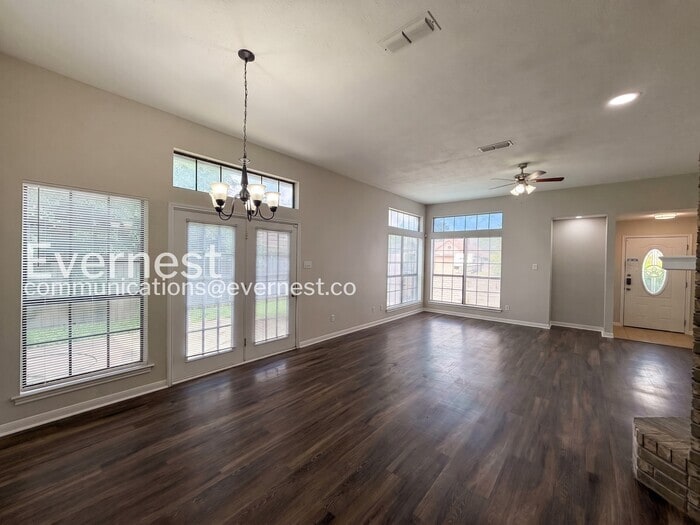 Building Photo - 2014 Cedarview Dr