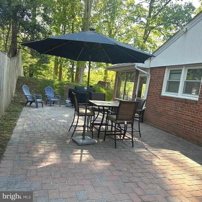 Building Photo - 7433 Grace St