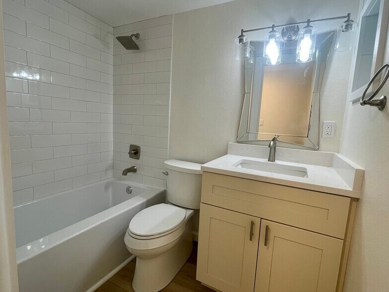Building Photo - 6300 Flotilla Dr