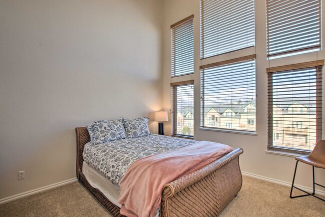 Building Photo - 3524 N Fox Run Dr