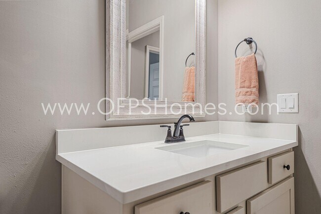 Building Photo - 801 Playground Rd