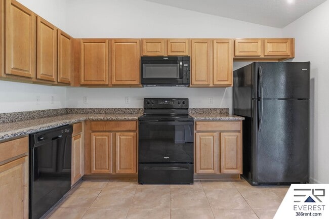 Building Photo - LIKE NEW 3/2/1 TOWNHOUSE IN BEAUTIFUL SEMINOLE WOODS