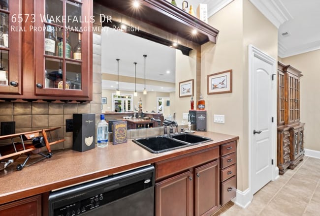 Building Photo - 6573 Wakefalls Dr