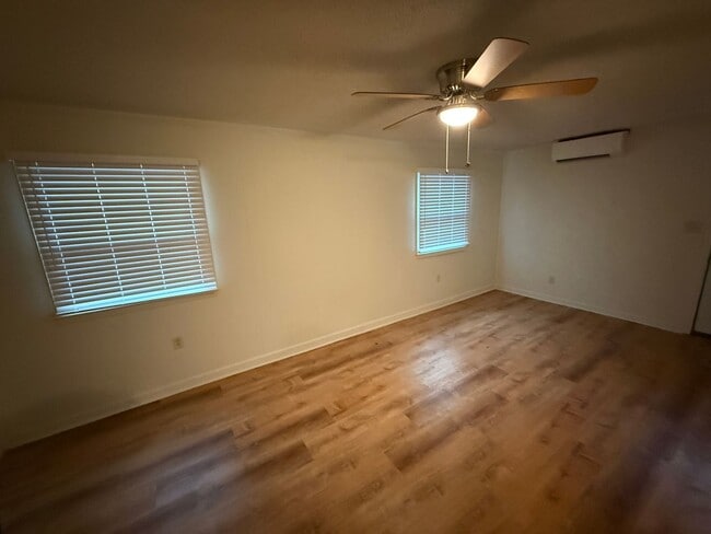 Building Photo - Beautiful Split level home with tons of upgrades!!