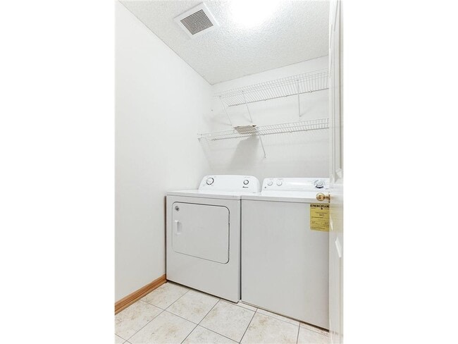 Building Photo - 5040 Holly Ln N