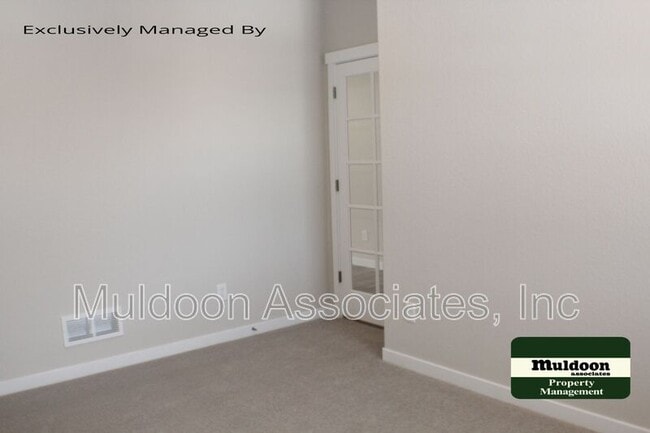 Building Photo - 1070 Rambling Oak Dr