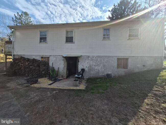 Building Photo - 48 Appalachian Dr